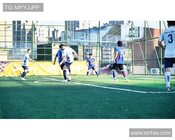 杭州足球队状态揭秘：巨献背后的拼搏与荣耀之路